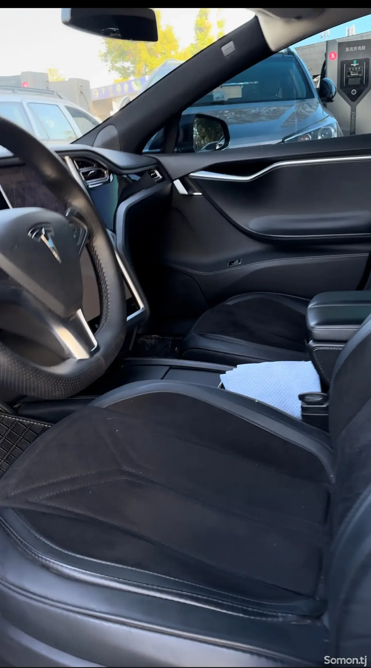 Tesla Model S 2016 · AT