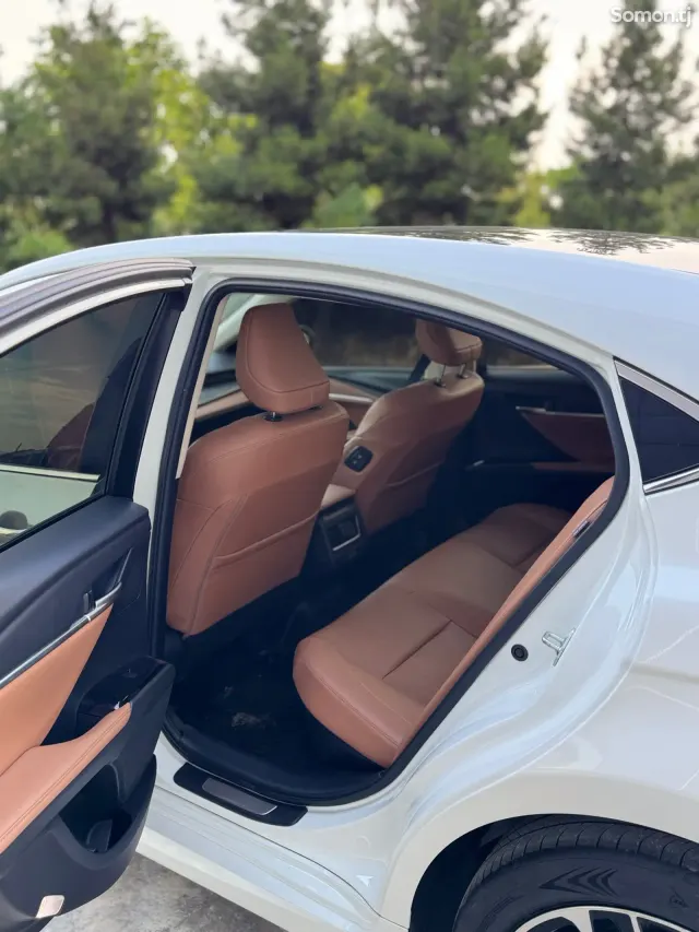 Toyota Camry 2024 · 2.0 AT