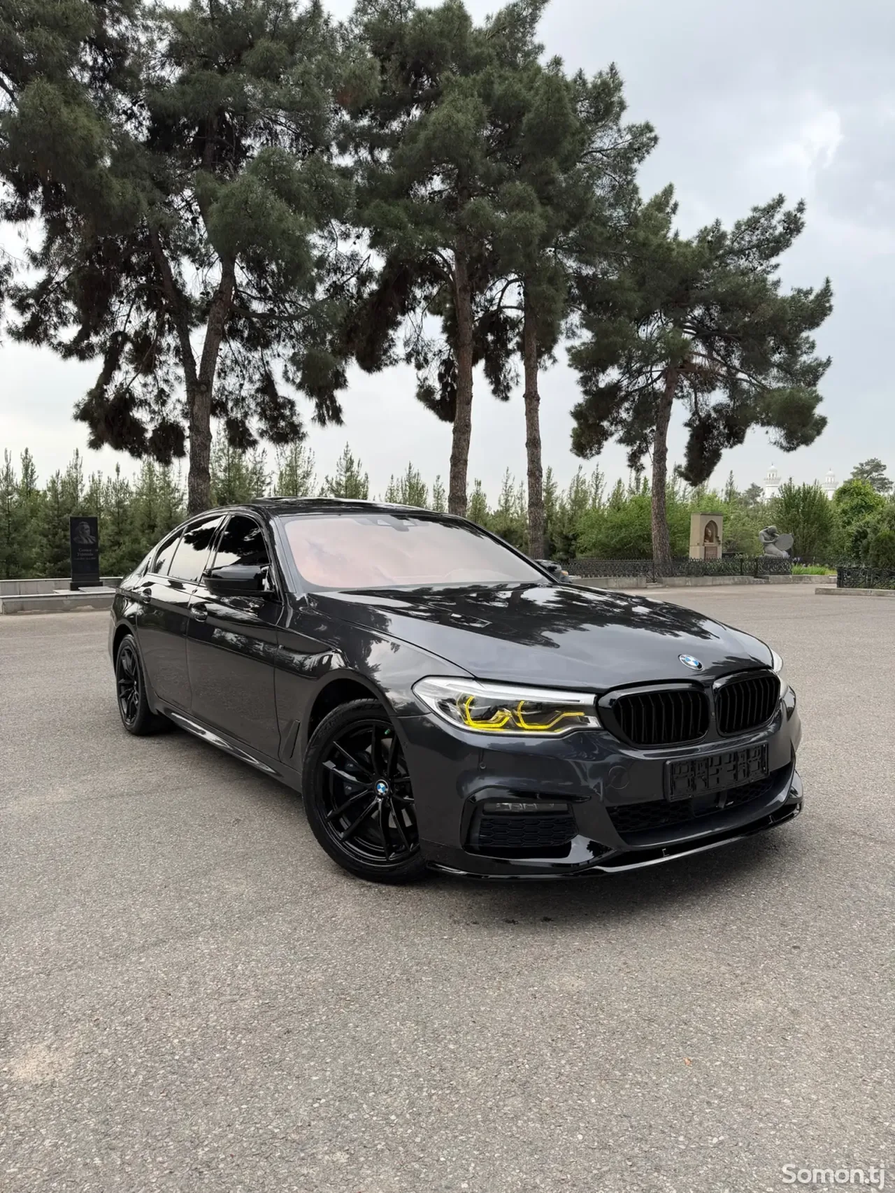 BMW 5 series 2017 · AT