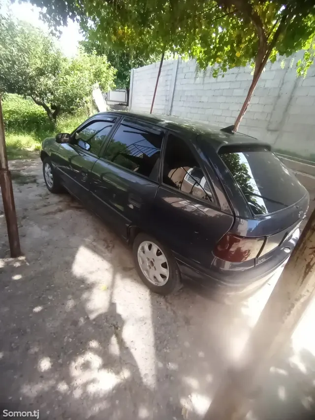 Opel Astra F 1996 · 1.6 MT