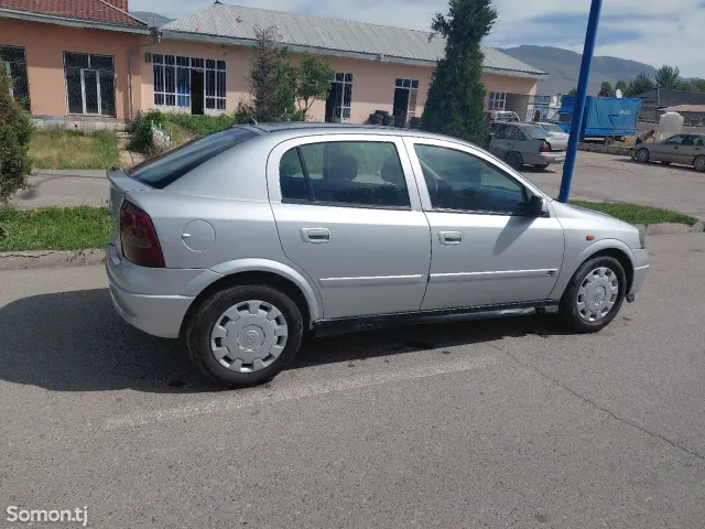 Opel Astra G 1998 · 1.6 MT