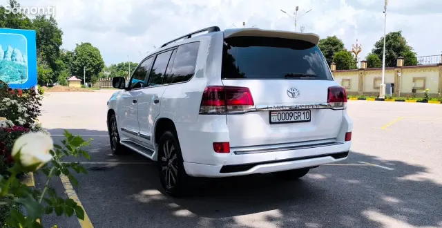 Toyota Land Cruiser 2013 · 4.5 AT