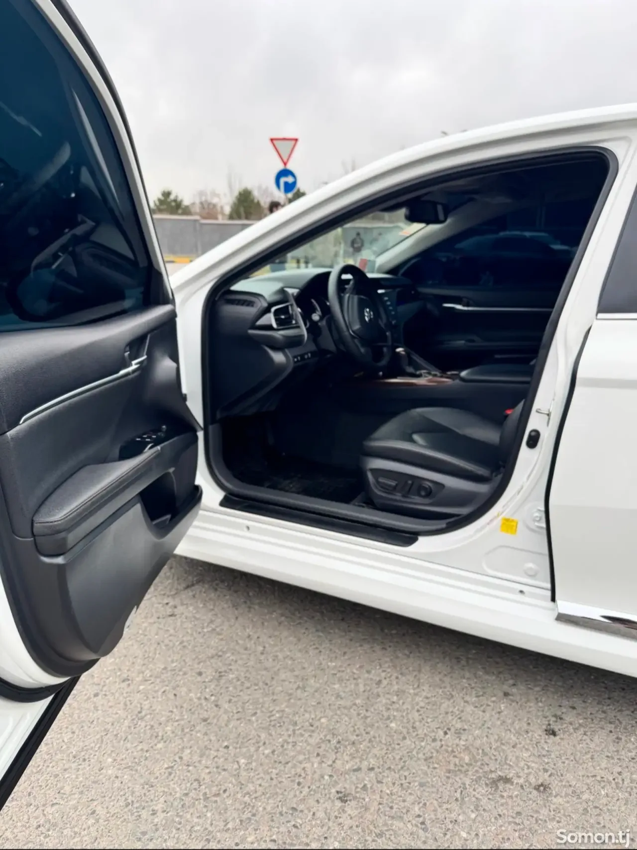 Toyota Camry 2019 · 2.5 AT