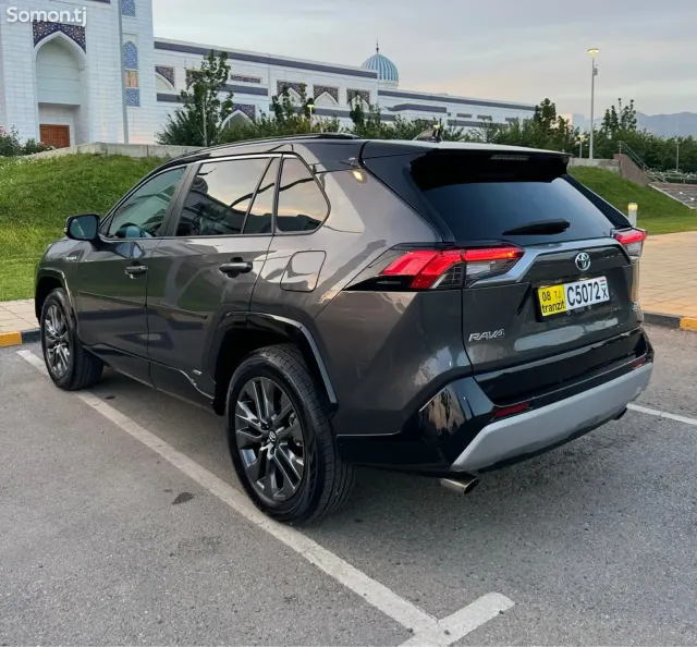 Toyota RAV 4 2020 · 2.5 AT