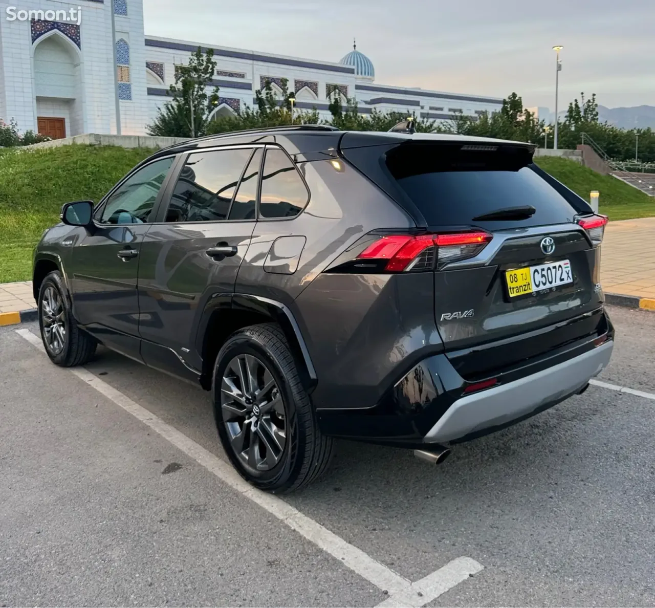 Toyota RAV 4 2020 · 2.5 AT