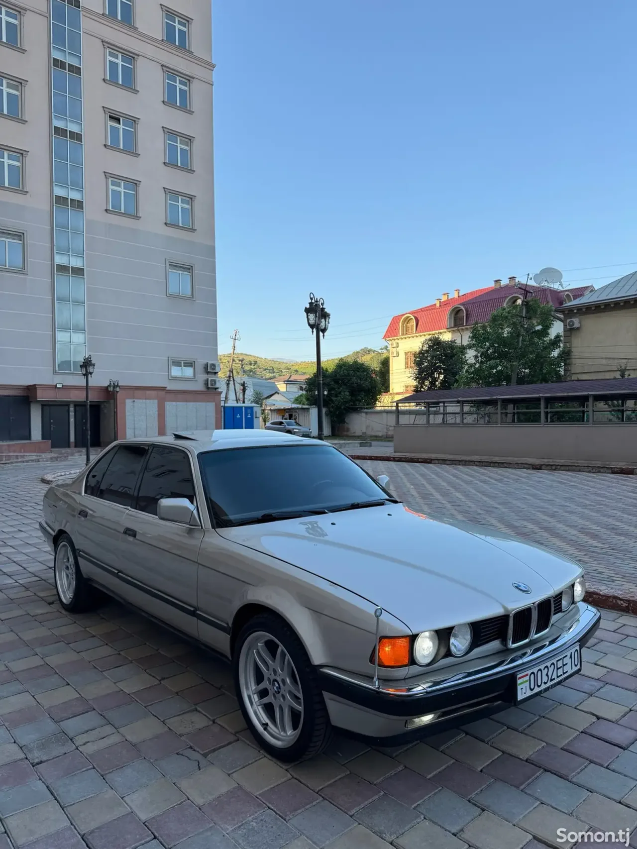 BMW 7 series 1994 · 3.2 MT