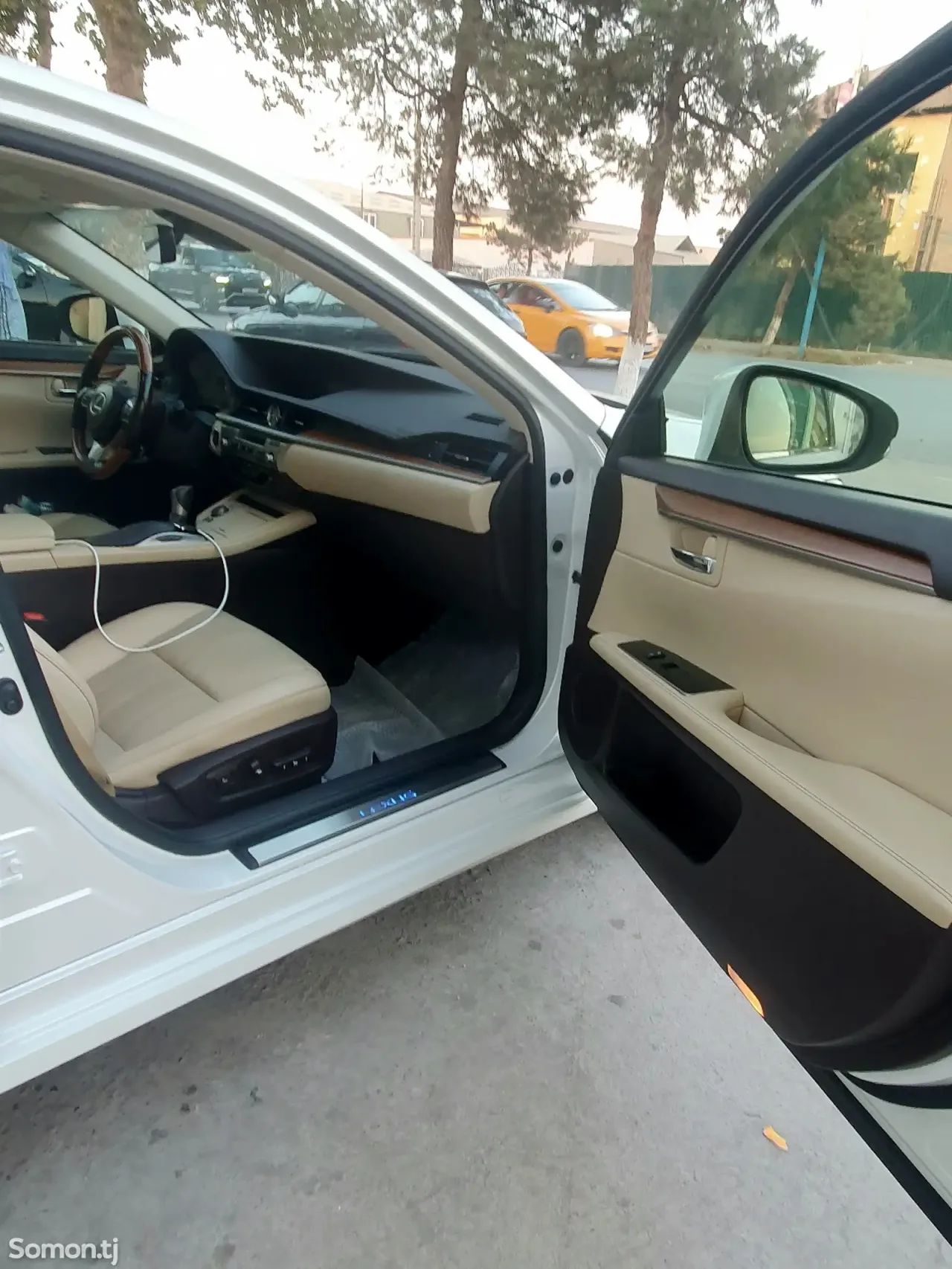 Lexus ES series 2016 · 2.5 AT