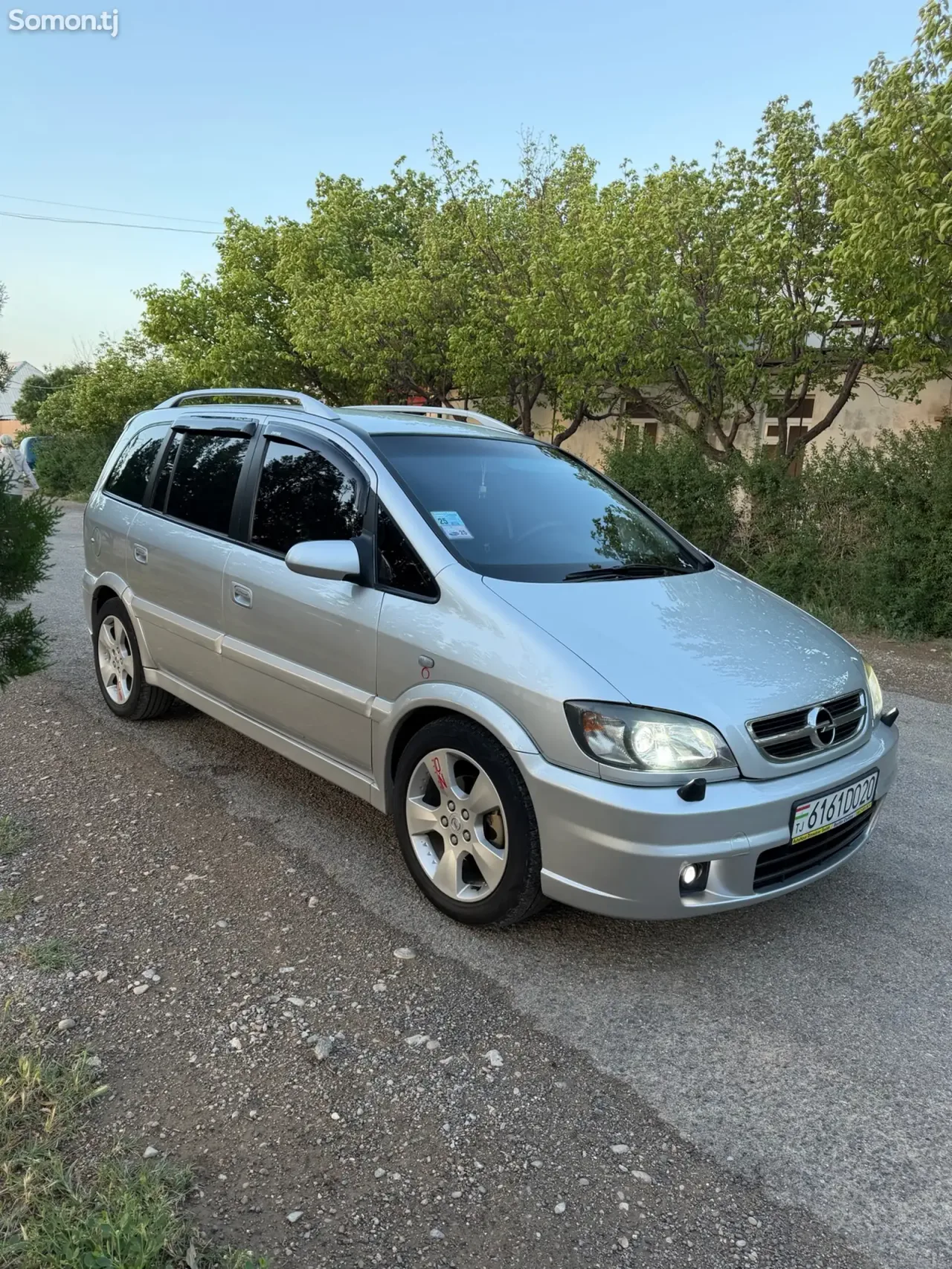 Opel Zafira 2005 · 2.2 MT