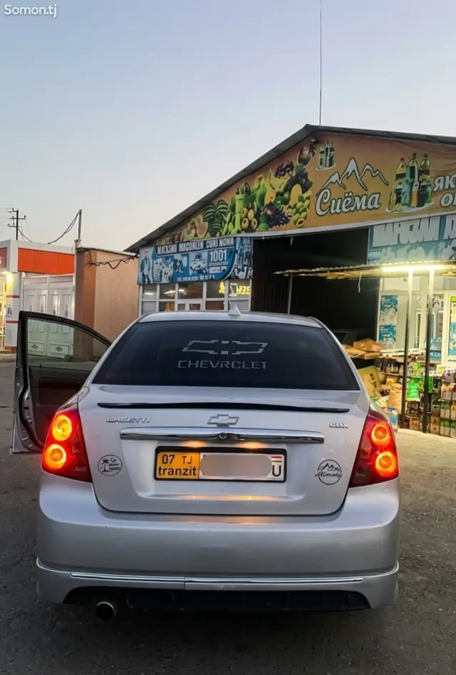Chevrolet Lacetti 2006 · 1.6 MT