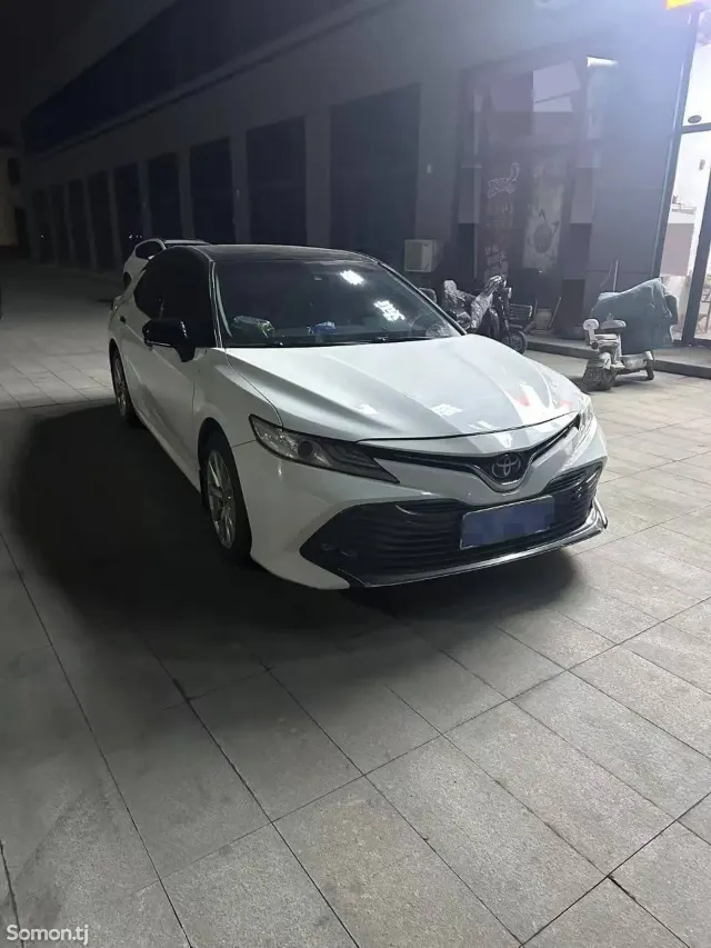 Toyota Camry 2019 · 2.0 AT