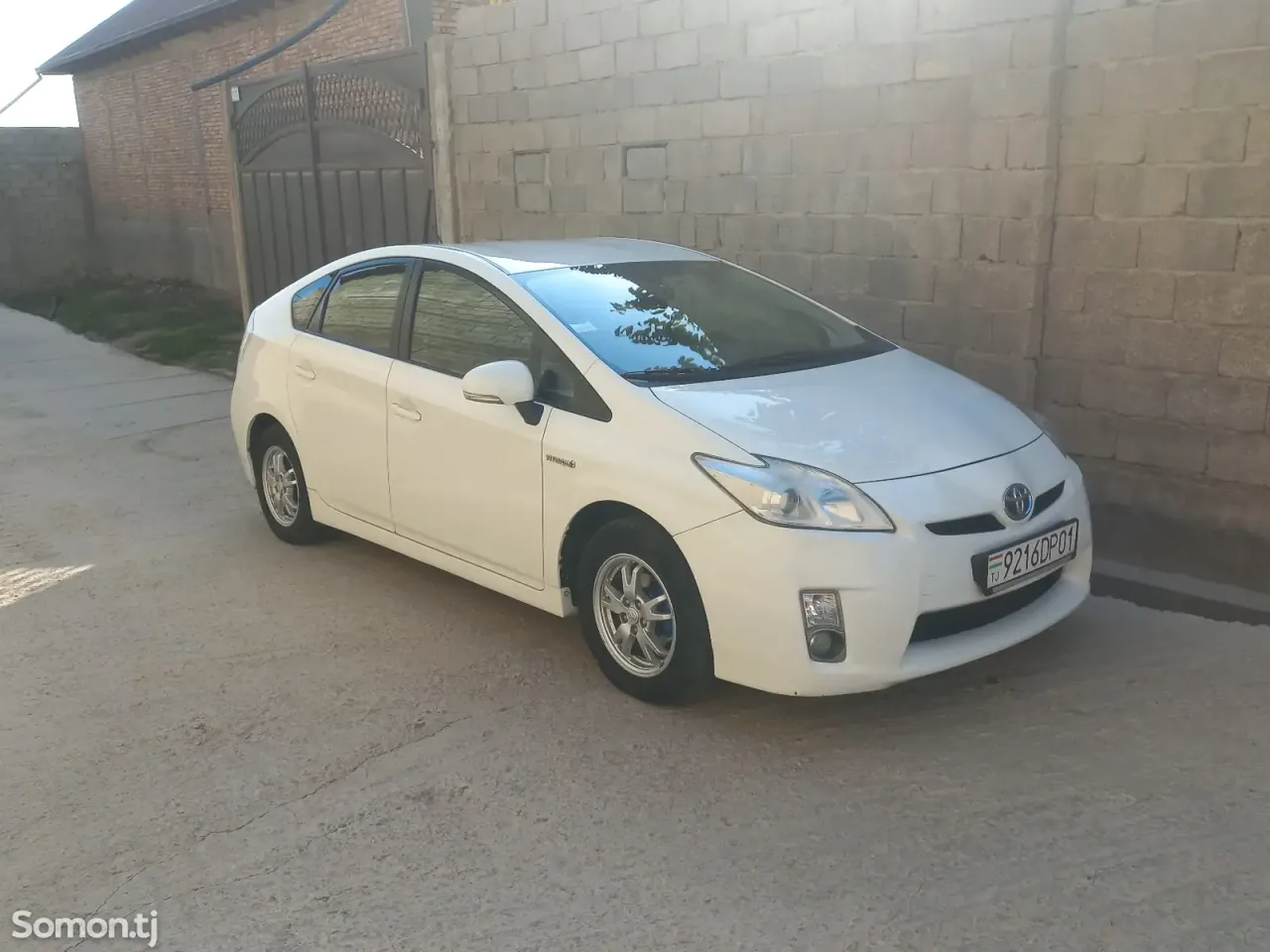 Toyota Prius 2010 · 1.8 AT