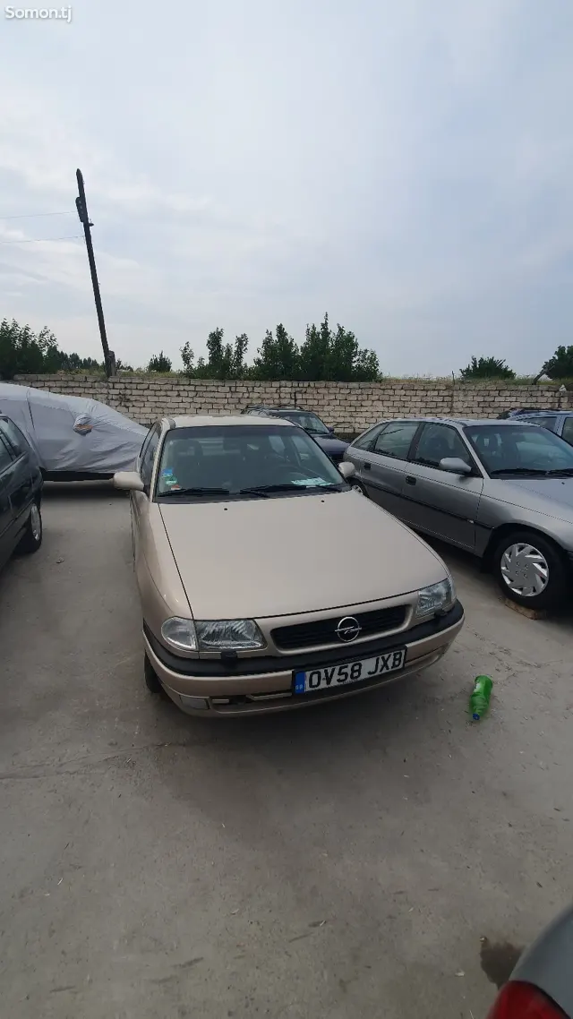 Opel Astra F 1997 · 1.6 MT