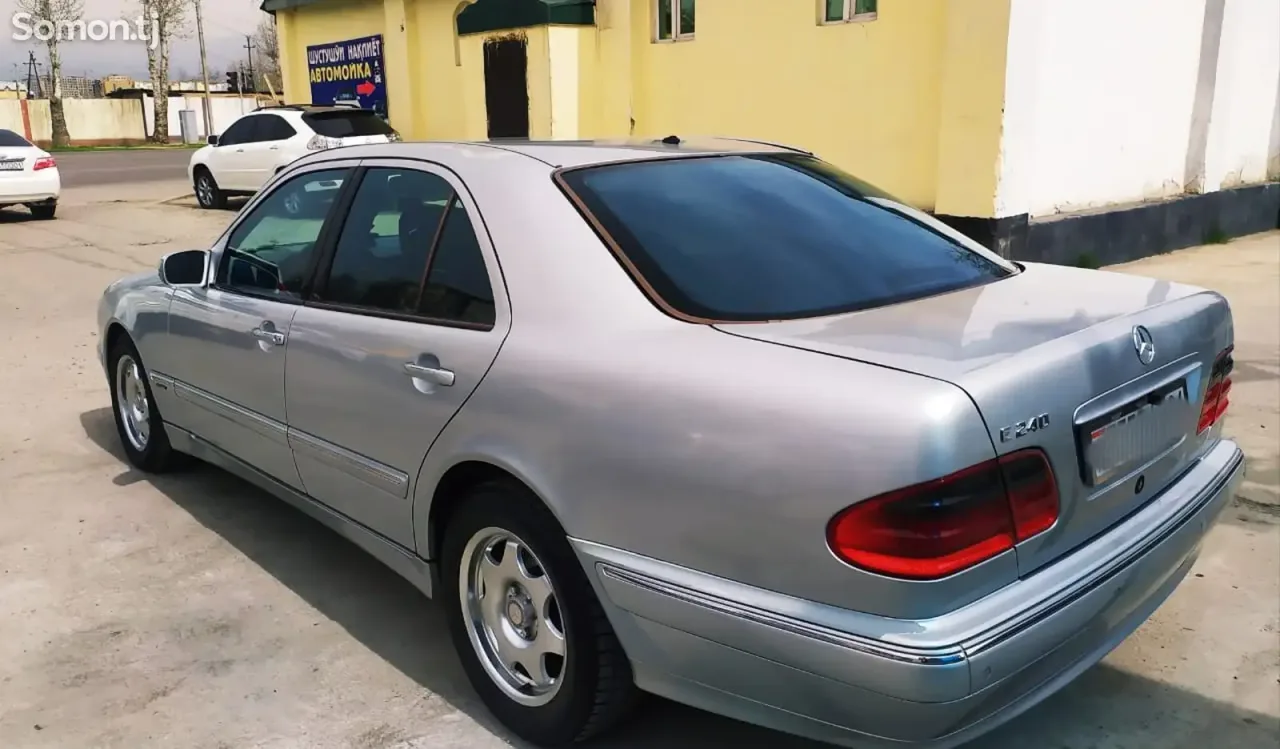 Mercedes-Benz E class 2001 · 3.2 AT