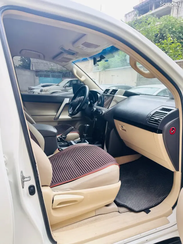 Toyota Land Cruiser Prado 2015 · 0.4 AT