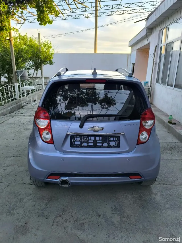 Chevrolet Spark 2015 · 1.0 AT