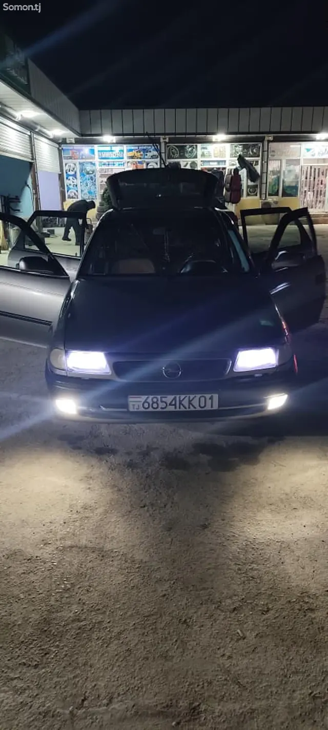 Opel Astra F 1996 · 1.6 MT