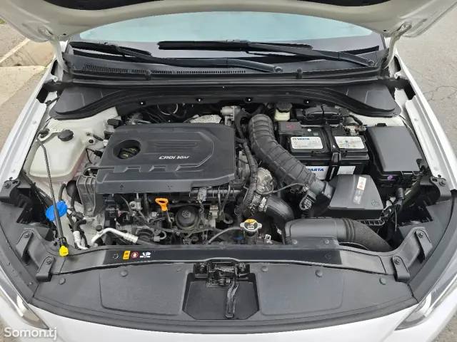 Hyundai Avante 2015 · 1.7 AT