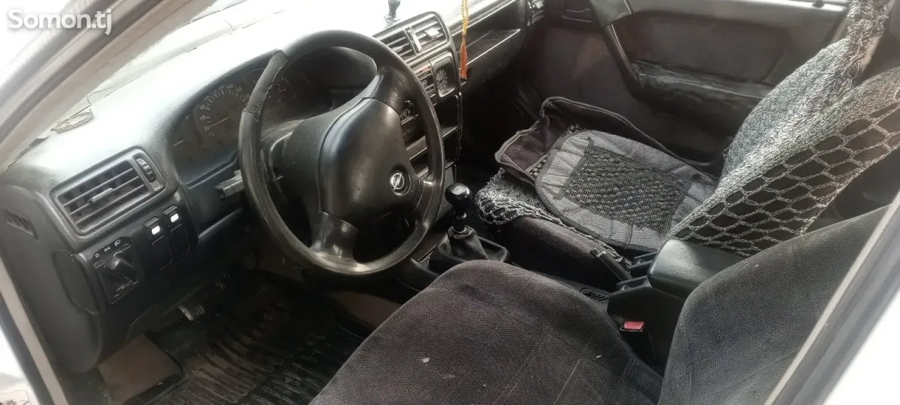 Opel Vectra A 1991 · 1.6 MT