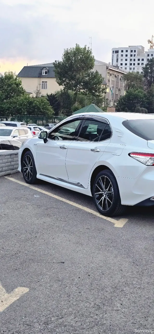 Toyota Camry 2018 · 2.5 AT