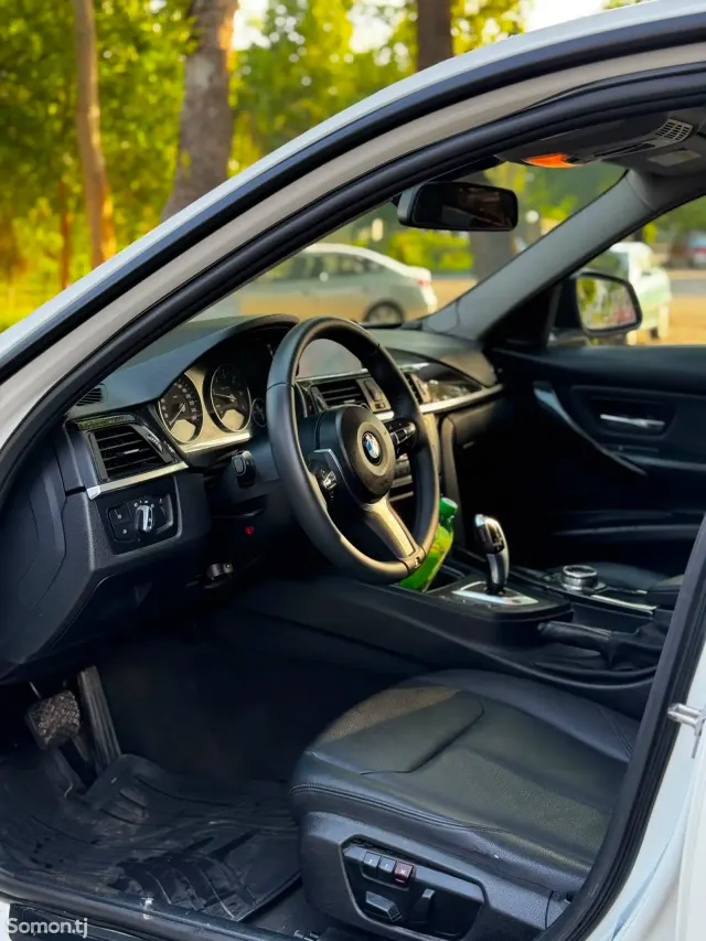 BMW 3 series 2014 · 2.0 AT