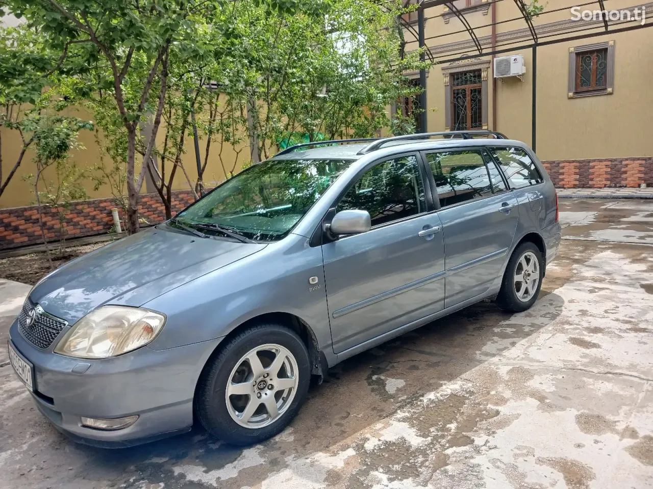 Toyota Corolla 2004 · 1.6 MT