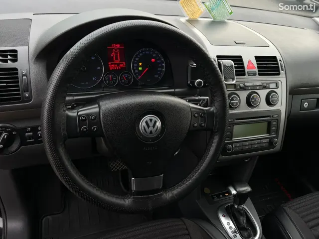 Volkswagen Touran 2008 · 1.9 AT