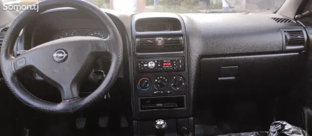 Opel Astra G 1998 · 1.6 MT