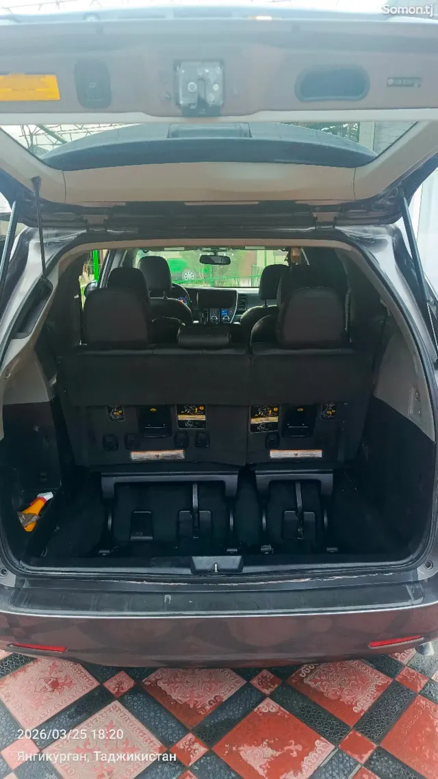 Toyota Sienna 2015 · 3.5 AT