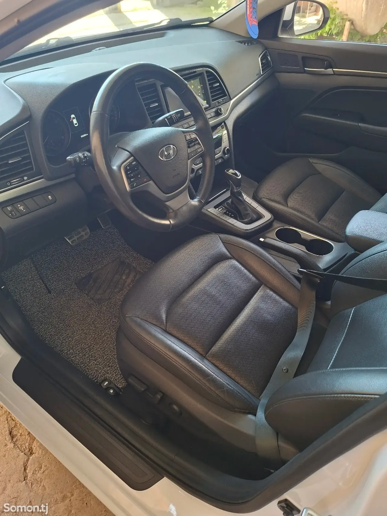 Hyundai Avante 2015 · 1.6 AT