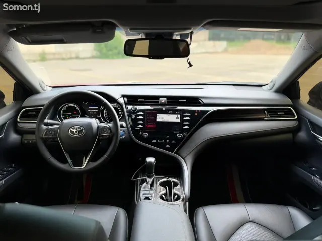 Toyota Camry 2018 · 2.5 AT