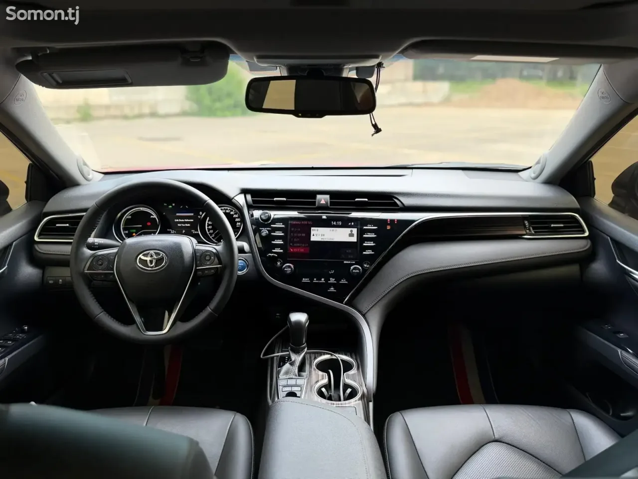 Toyota Camry 2018 · 2.5 AT