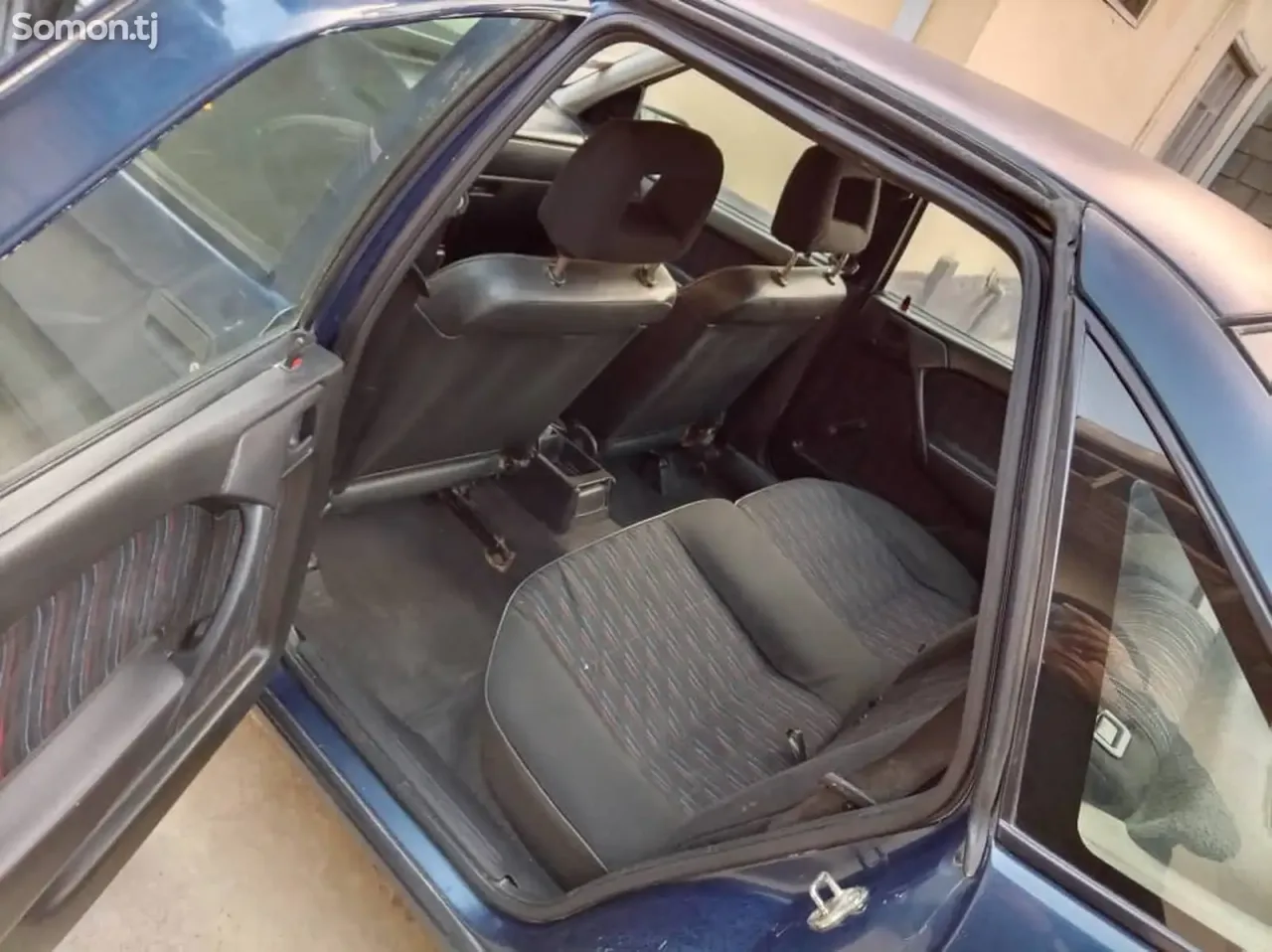 Opel Vectra A 1994 · 1.6 MT