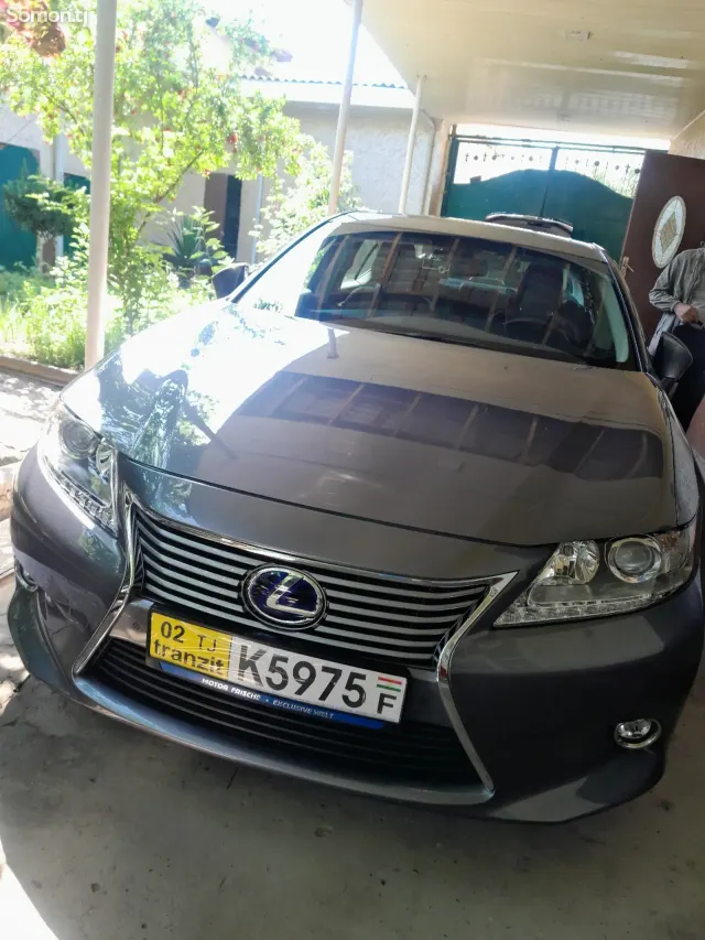 Lexus ES series 2015 · 2.5 AT