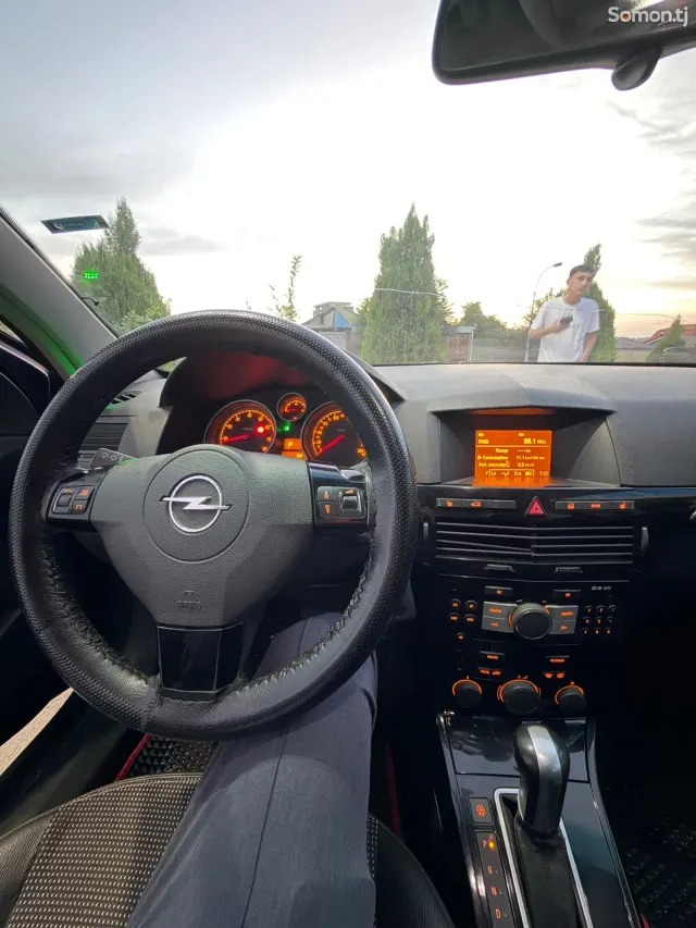 Opel Astra H 2008 · 1.8 AT