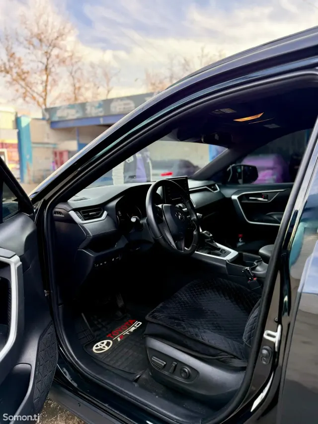 Toyota RAV 4 2020 · 2.5 AT