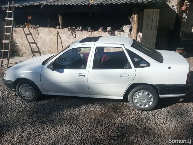 Opel Vectra A 1991 · 1.6 MT