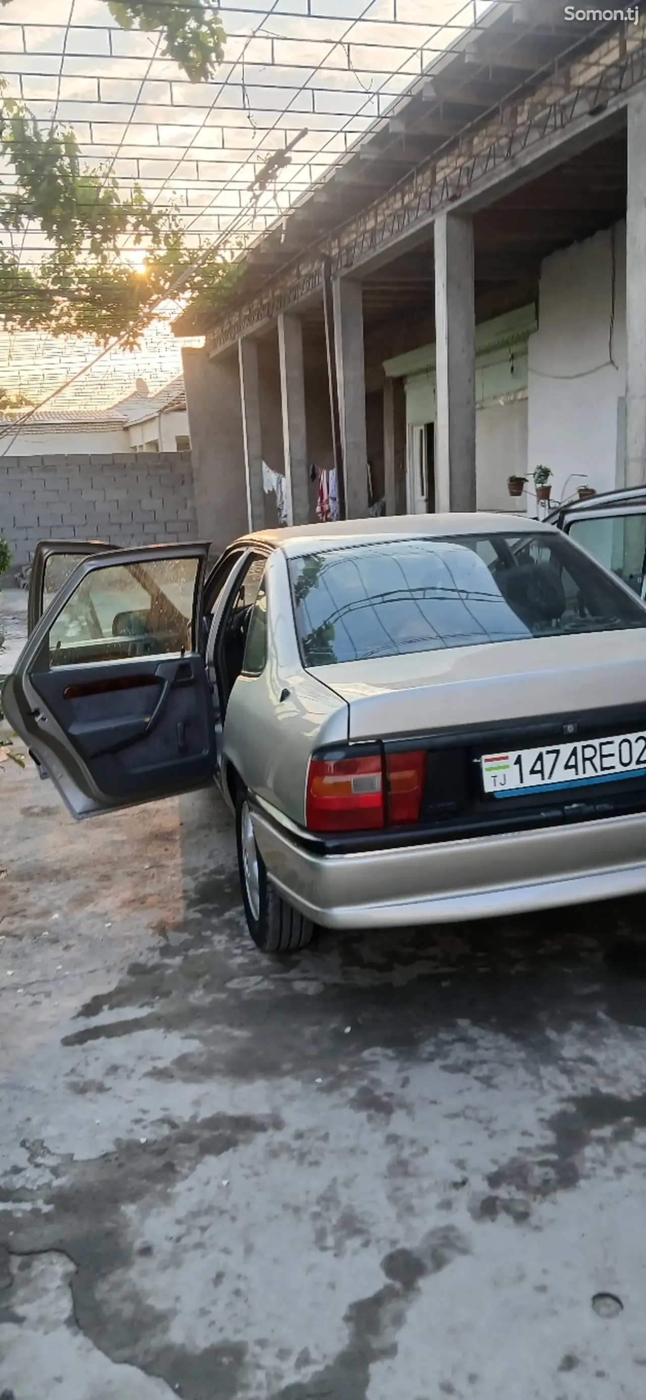 Opel Vectra A 1993 · 1.8 MT