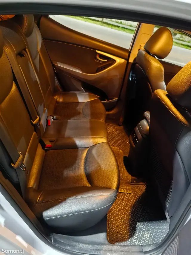 Hyundai Avante 2014 · 1.6 AT