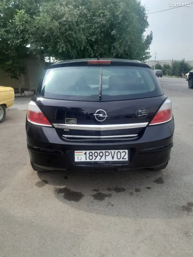 Opel Astra H 2006 · 1.6 MT