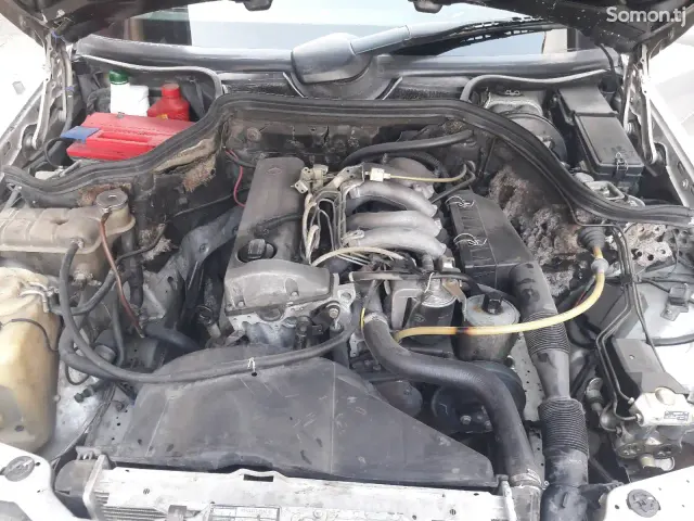 Mercedes-Benz W124 1991 · 2.0 MT