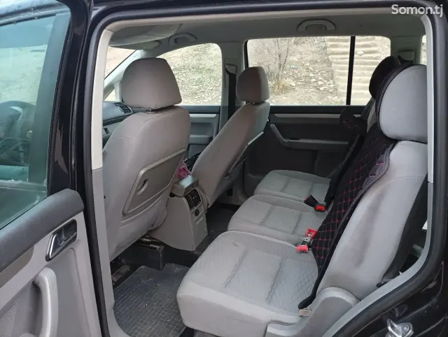 Volkswagen Touran 2007 · 1.4 AT