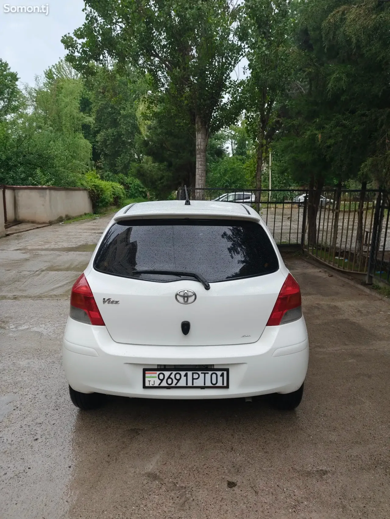 Toyota Vitz 2009 · 1.5 AT