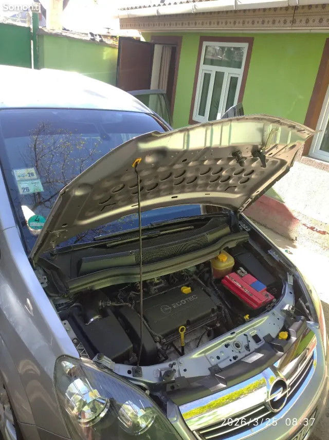 Opel Zafira 2010 · 1.6 MT