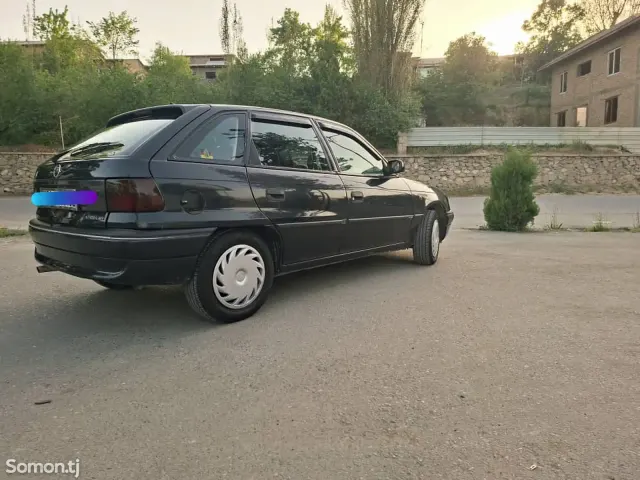 Opel Astra F 1997 · 1.6 AT