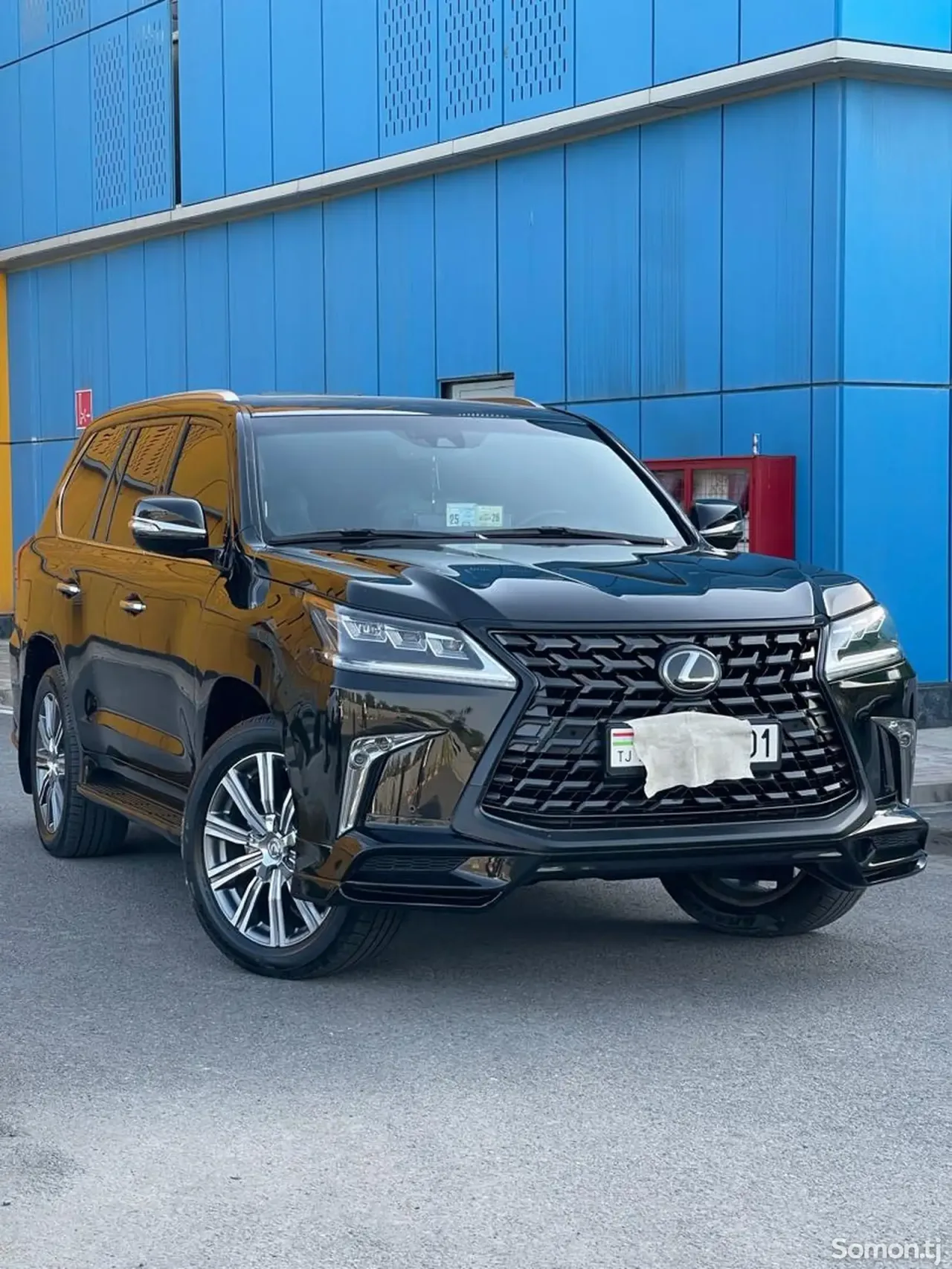 Lexus LX series 2018 · 5.7 AT