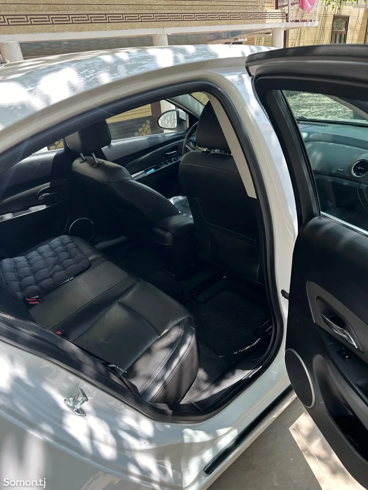 Chevrolet Cruze 2011 · 1.8 AT