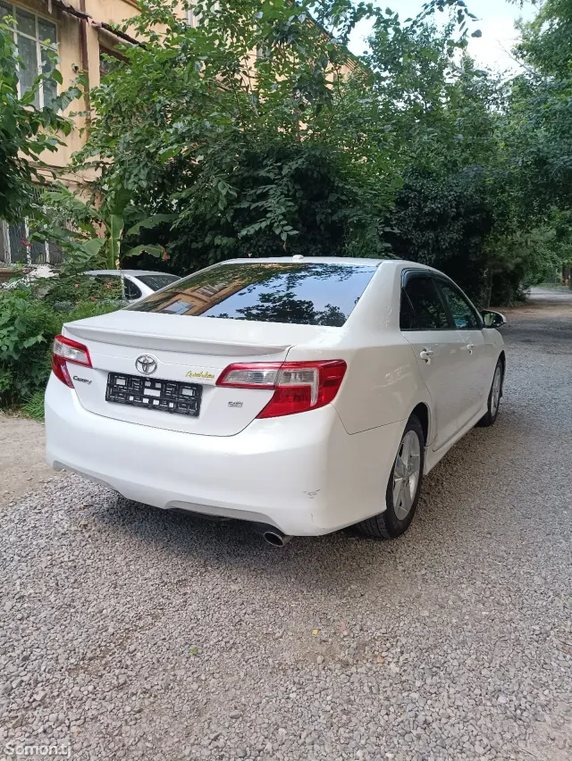 Toyota Camry 2013 · 2.5 AT