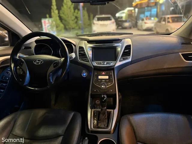 Hyundai Avante 2014 · 1.6 AT