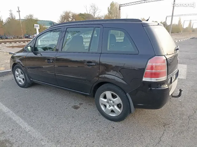 Opel Zafira 2006 · 1.6 MT