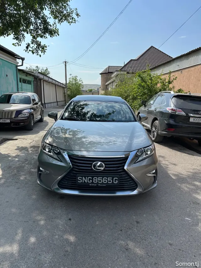 Lexus ES series 2015 · 2.5 AT